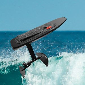 Est-il facile d'apprendre à monter sur une planche de surf hydrofoil électrique